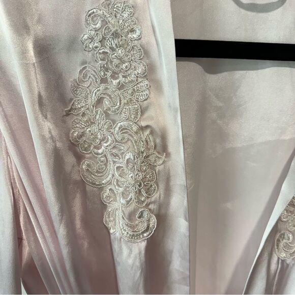 Linea Donatella Vintage Old Hollywood Pearl Lace Satin Long Robe - Picture 5 of 11